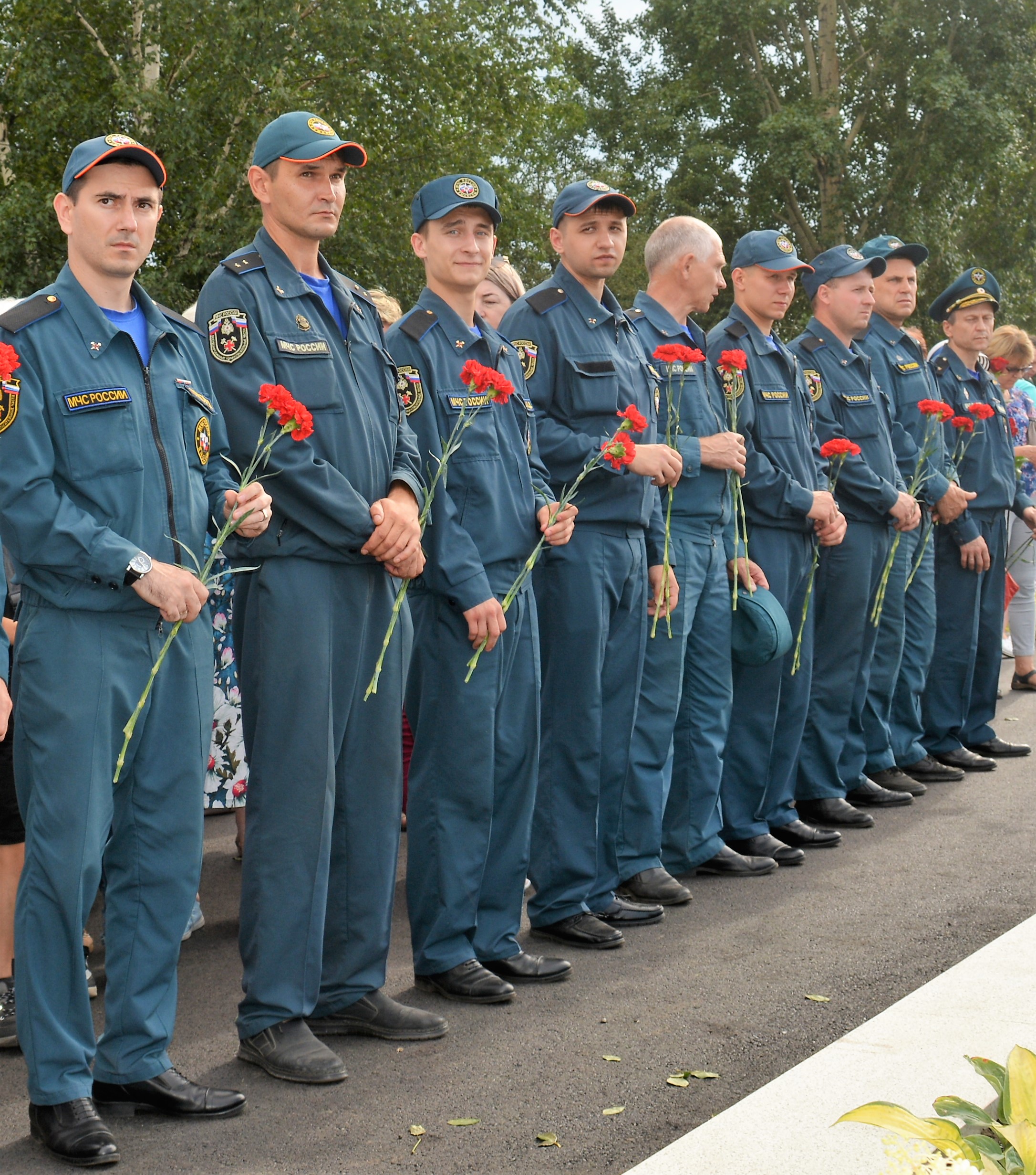 Вечный огонь на площади Защитников Донбасса - Новости - Федеральное  государственное казенное учреждение дополнительного профессионального  образования «Национальный аэромобильный спасательный учебно-тренировочный  центр подготовки горноспасателей и шахтеров»