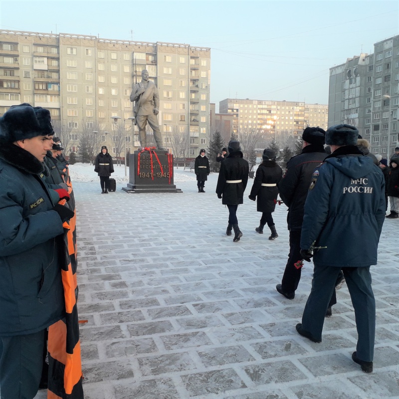 Возложение цветов к памятнику Неизвестного солдата