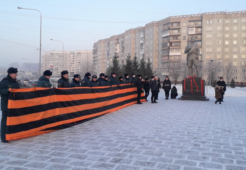 Возложение цветов к памятнику Неизвестного солдата