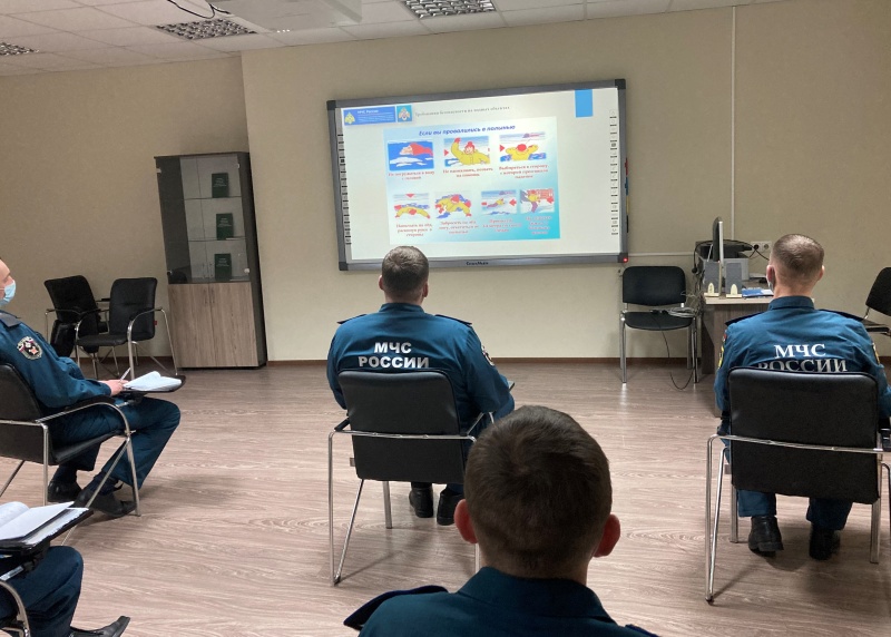 Инструктаж по правилам безопасности накануне новогодних праздников