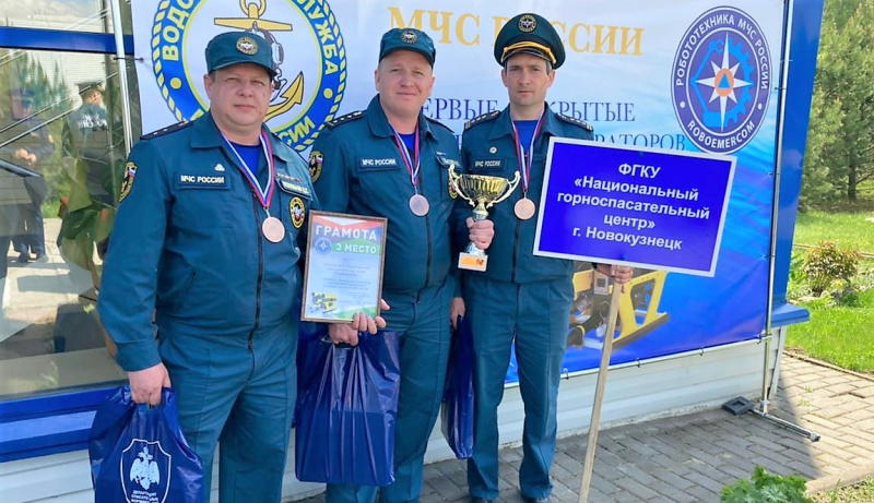 В ТРОЙКЕ ЛИДЕРОВ