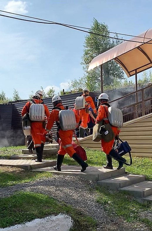 Команда ФГКУ «Национальный горноспасательный центр» успешно преодолела еще три этапа соревнований