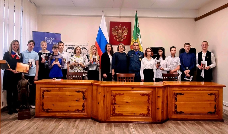 Вручение паспортов юным жителям Новоильинского района