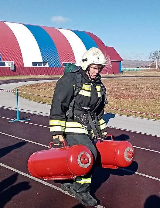 В тройке лидеров на областном чемпионате по пожарно-спасательному многоборью