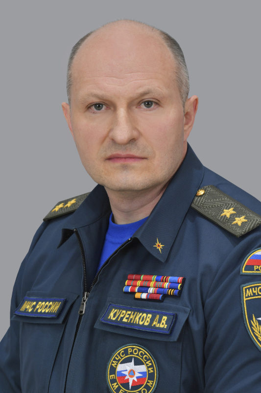Глава МЧС России Александр Куренков поздравляет сотрудников ведомства с Днем народного единства Глава МЧС России Александр Куренков поздравляет сотрудников ведомства с Днем народного единства