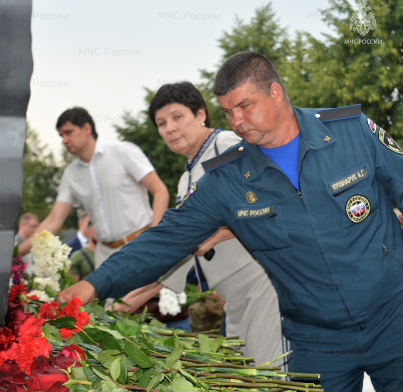 Вечный огонь на площади Защитников Донбасса