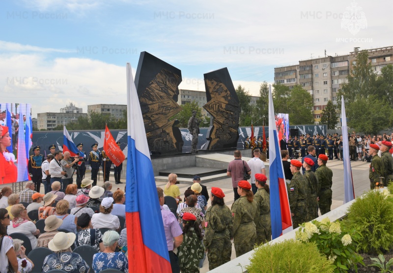 Вечный огонь на площади Защитников Донбасса