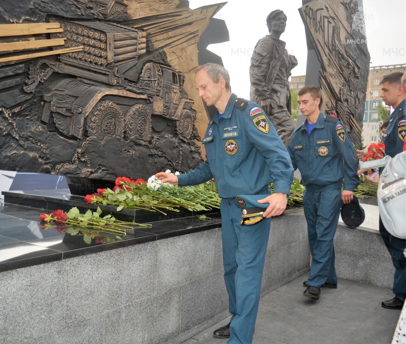 Вечный огонь на площади Защитников Донбасса