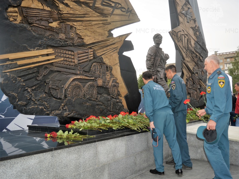 Вечный огонь на площади Защитников Донбасса