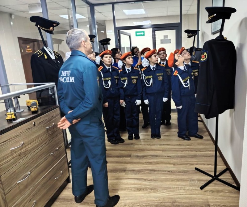 Состоялась первая экскурсия в учреждение для кадетов МЧС