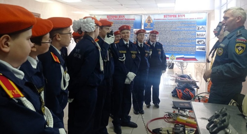 Состоялась первая экскурсия в учреждение для кадетов МЧС
