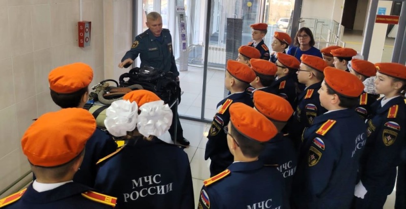 Состоялась первая экскурсия в учреждение для кадетов МЧС