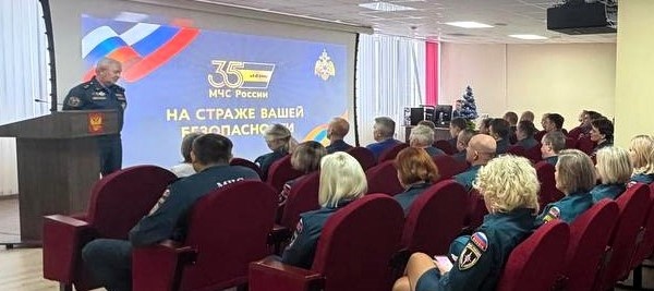 Торжественное собрание коллектива в честь 35-летия МЧС России