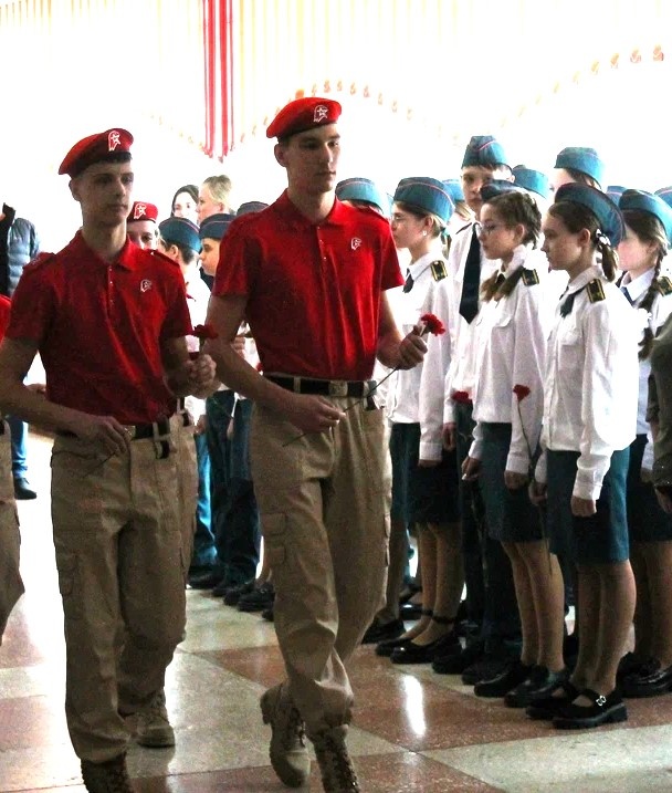 Кадеты классов МЧС России приняли участие в открытии «Парты Героя»