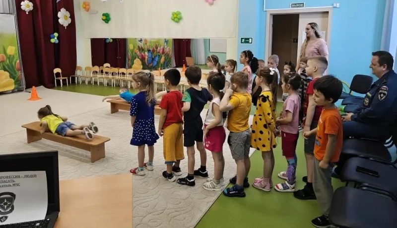 Занятие с воспитанниками детского сада