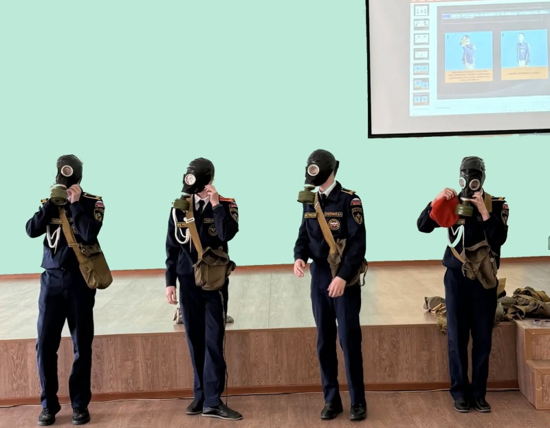 Занятие по гражданской обороне в школе