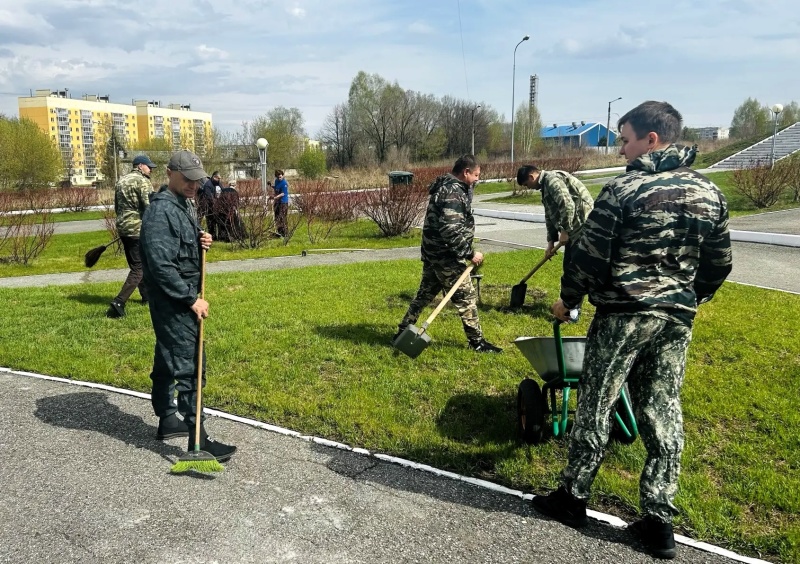 Субботник по уборке территории