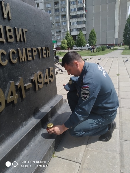 Горноспасатели возложили цветы к памятнику «Неизвестного солдата» 