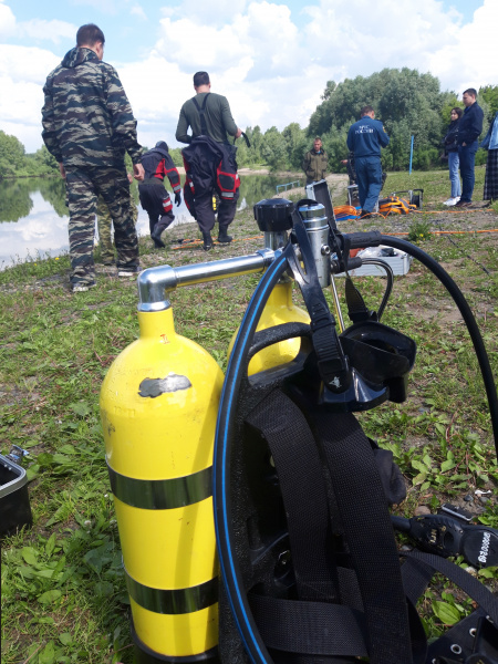 Горноспасатели-водолазы проводят учения   