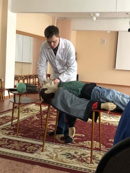 Занятия по правилам оказания первой помощи с работниками Детских садов