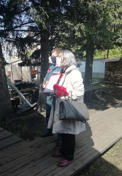 ФГКУ «Национальный горноспасательный центр» поздравил ветерана с Днем Победы