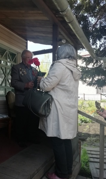 ФГКУ «Национальный горноспасательный центр» поздравил ветерана с Днем Победы