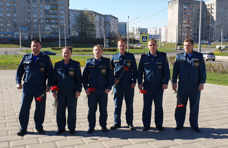 Сотрудники Национального горноспасательного центра почтили память погибших в Великой Отечественной Войне