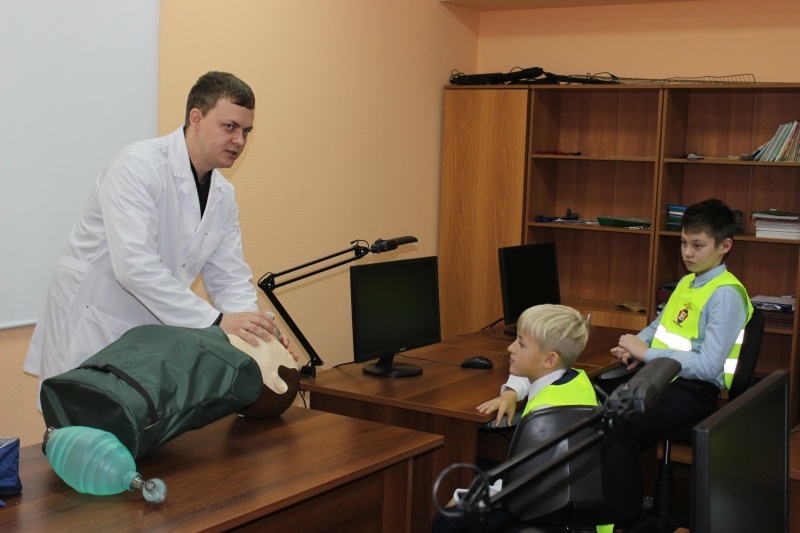 Занятия по оказанию первой помощи для младшеклассников
