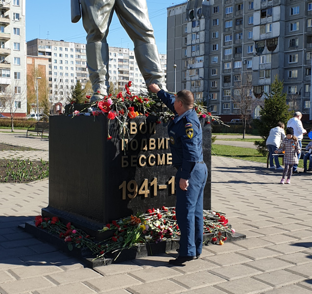 Сотрудники Национального горноспасательного центра почтили память погибших в Великой Отечественной Войне