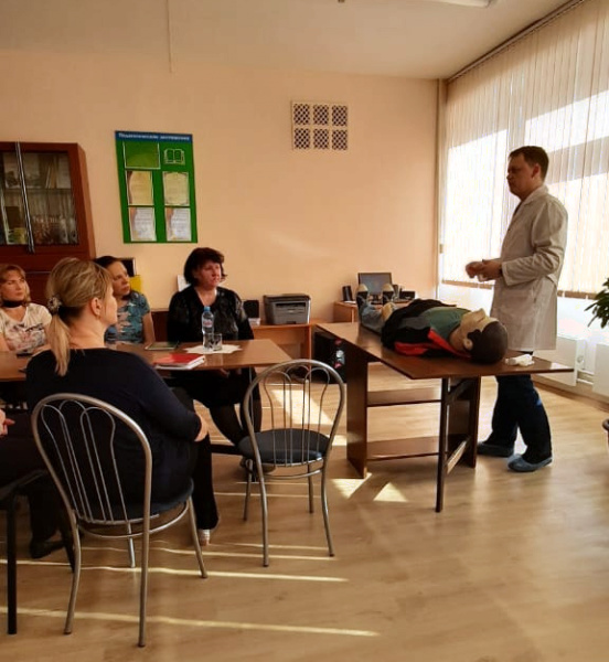 Практическое занятие по оказанию первой медицинской помощи для работников детского сада Практическое занятие по оказанию первой медицинской помощи для работников детского сада