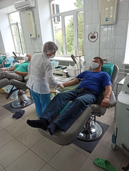 Горноспасатели сдали более 10 литров крови в рамках акции МЧС России «30 добрых дел» Горноспасатели сдали более 10 литров крови в рамках акции МЧС России «30 добрых дел»
